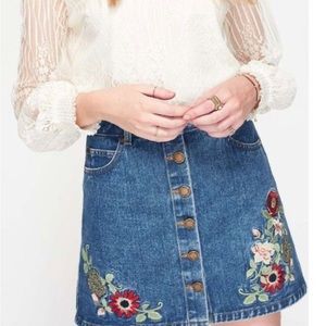 Miss Selfridge mini skirt w/ embroidery flowers